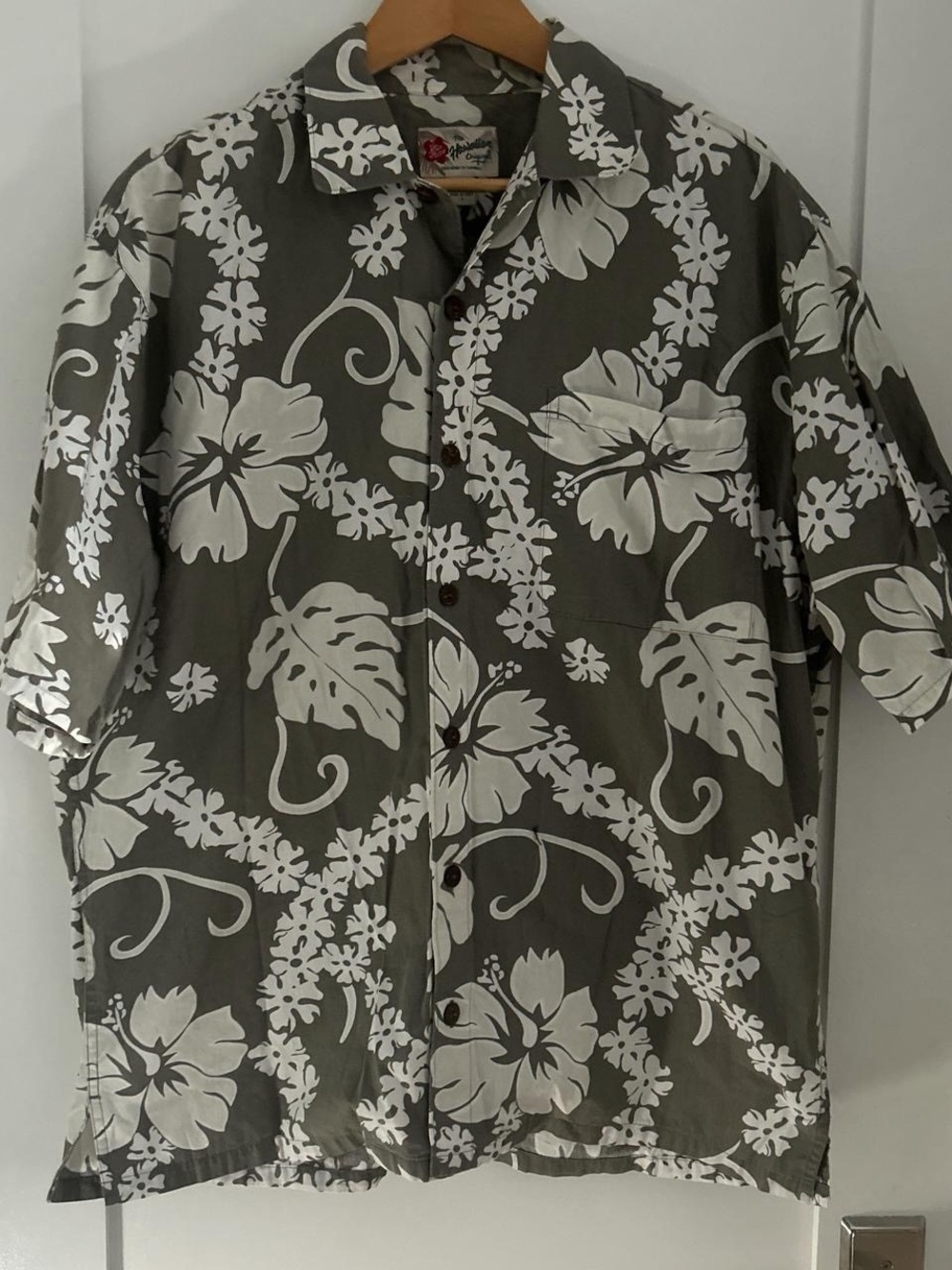 Retro vintage grey & White Hilo Hattie Hawaiian Button-Up Shirt